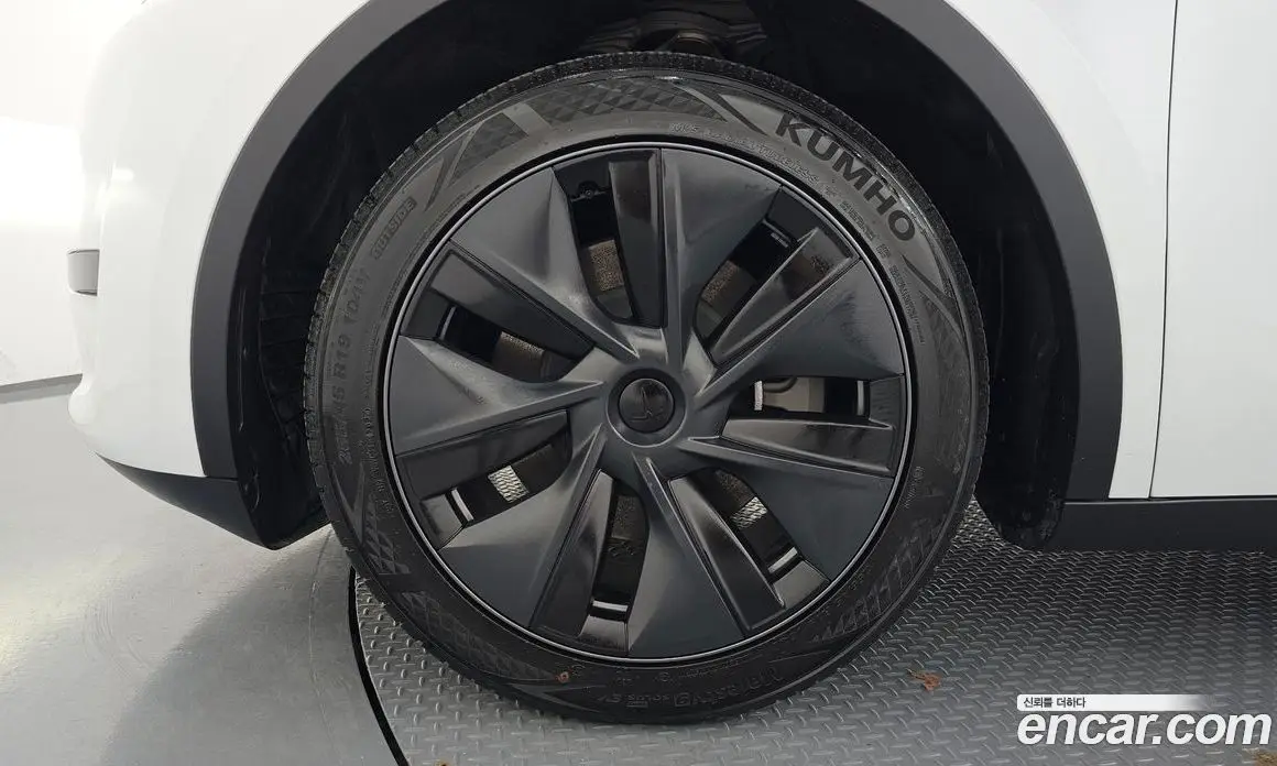 Tesla Model Y 2024 0.2 автомат (гидро), фото 4 Tesla Model Y 2024 0.2 автомат (гидро), фото 4