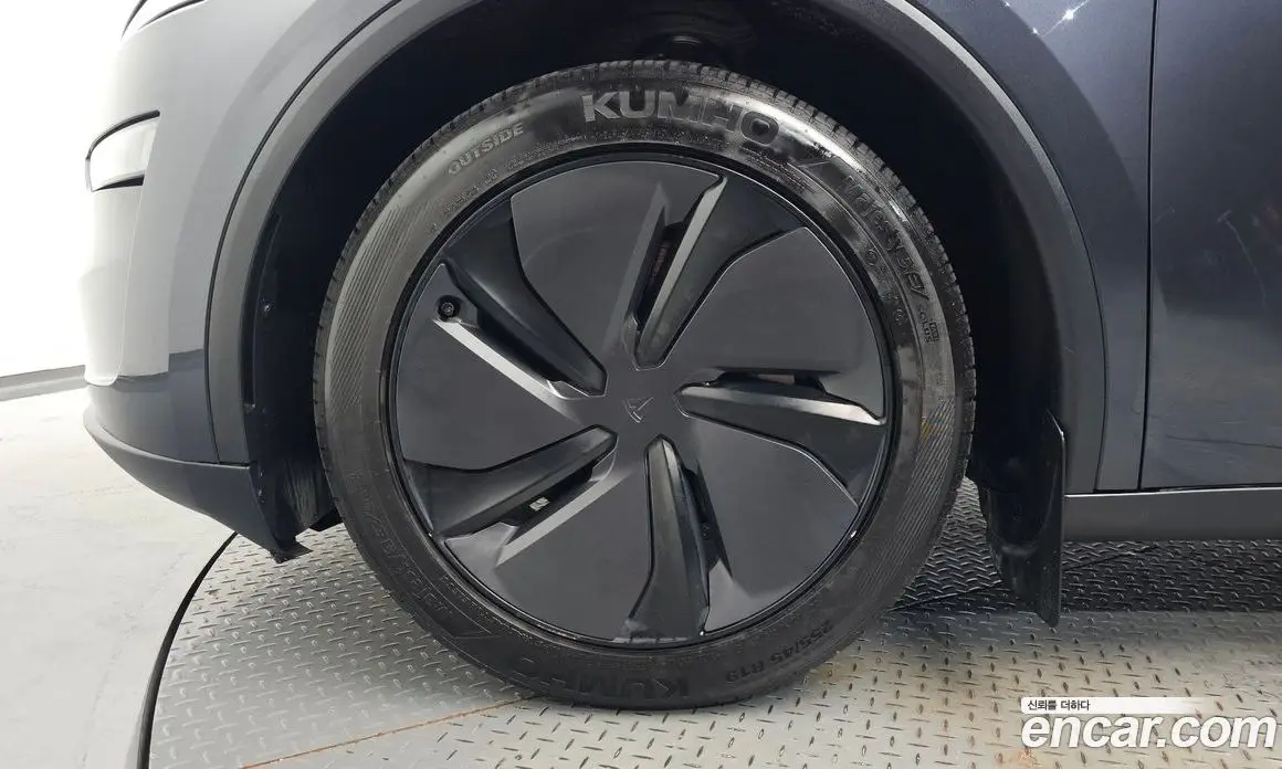 Tesla Model Y 2025 0.2 автомат (гидро), фото 4 Tesla Model Y 2025 0.2 автомат (гидро), фото 4