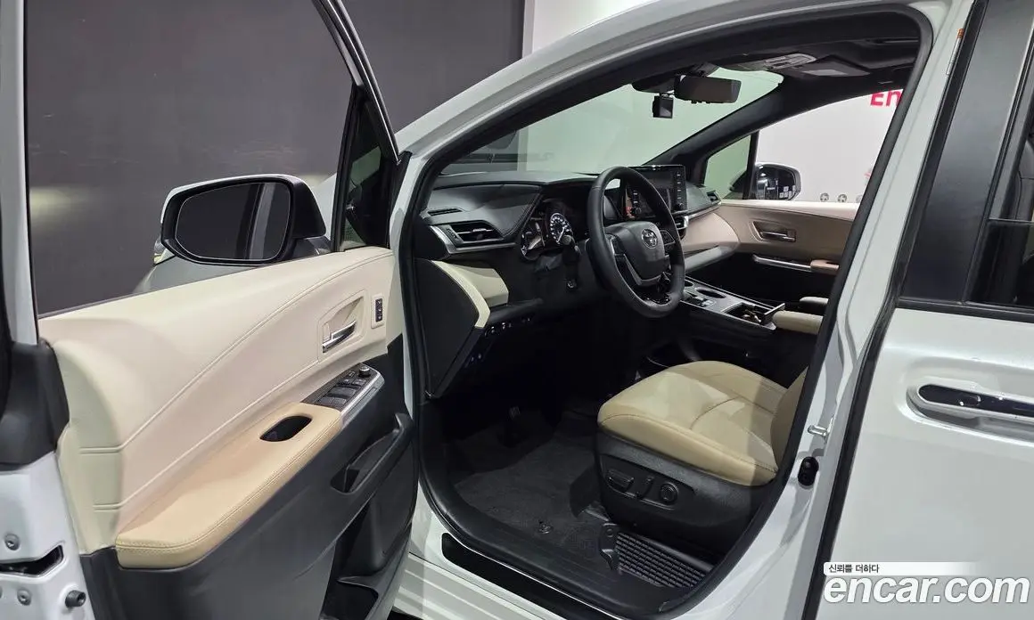 Toyota Sienna 2023 2.5 автомат (гидро), фото 10 Toyota Sienna 2023 2.5 автомат (гидро), фото 10