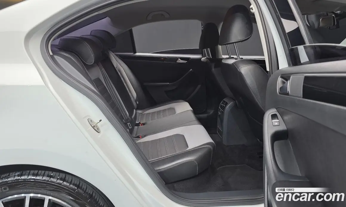 Volkswagen Jetta 2016 2.0 автомат (гидро), фото 11 Volkswagen Jetta 2016 2.0 автомат (гидро), фото 11