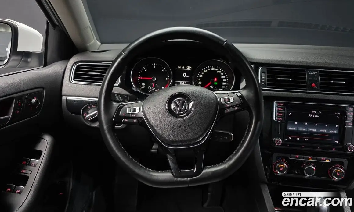 Volkswagen Jetta 2016 2.0 автомат (гидро), фото 13 Volkswagen Jetta 2016 2.0 автомат (гидро), фото 13