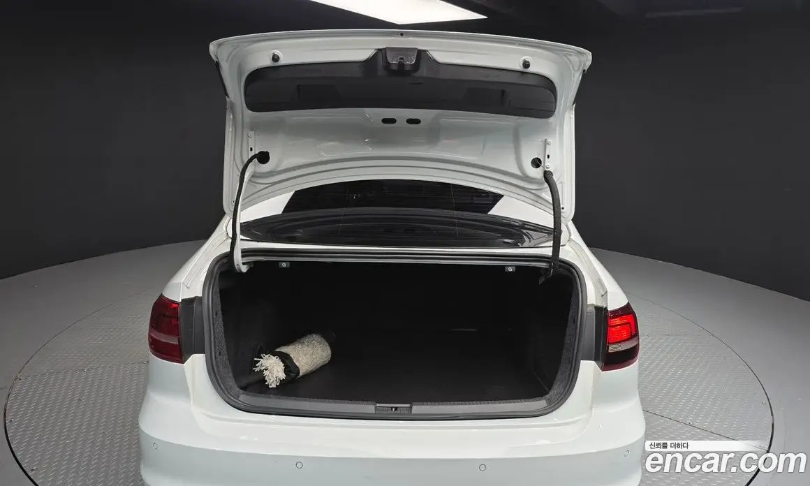 Volkswagen Jetta 2016 2.0 автомат (гидро), фото 20 Volkswagen Jetta 2016 2.0 автомат (гидро), фото 20