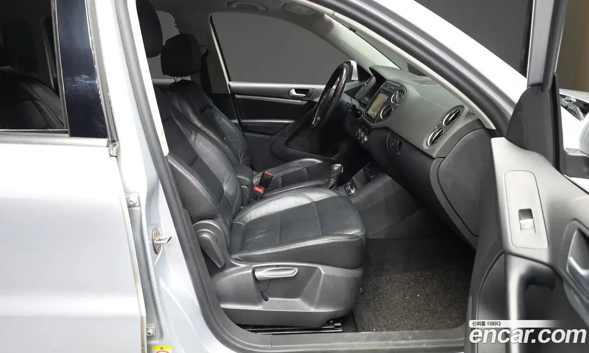 Volkswagen Tiguan 2015 2.0 автомат (гидро), фото 11