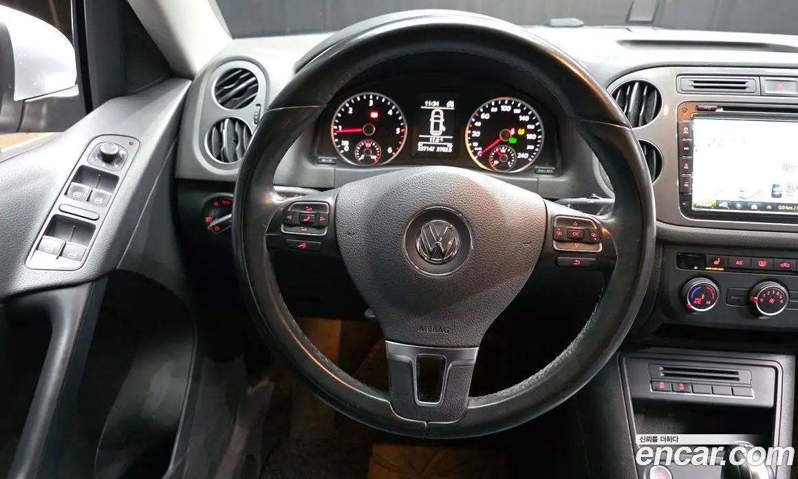 Volkswagen Tiguan 2015 2.0 автомат (гидро), фото 13