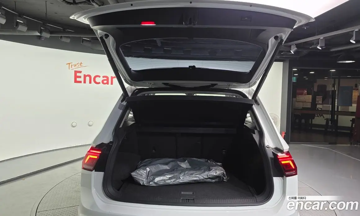 Volkswagen Tiguan 2021 2.0 автомат (гидро), фото 20 Volkswagen Tiguan 2021 2.0 автомат (гидро), фото 20