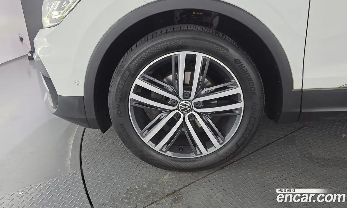Volkswagen Tiguan 2021 2.0 автомат (гидро), фото 5 Volkswagen Tiguan 2021 2.0 автомат (гидро), фото 5