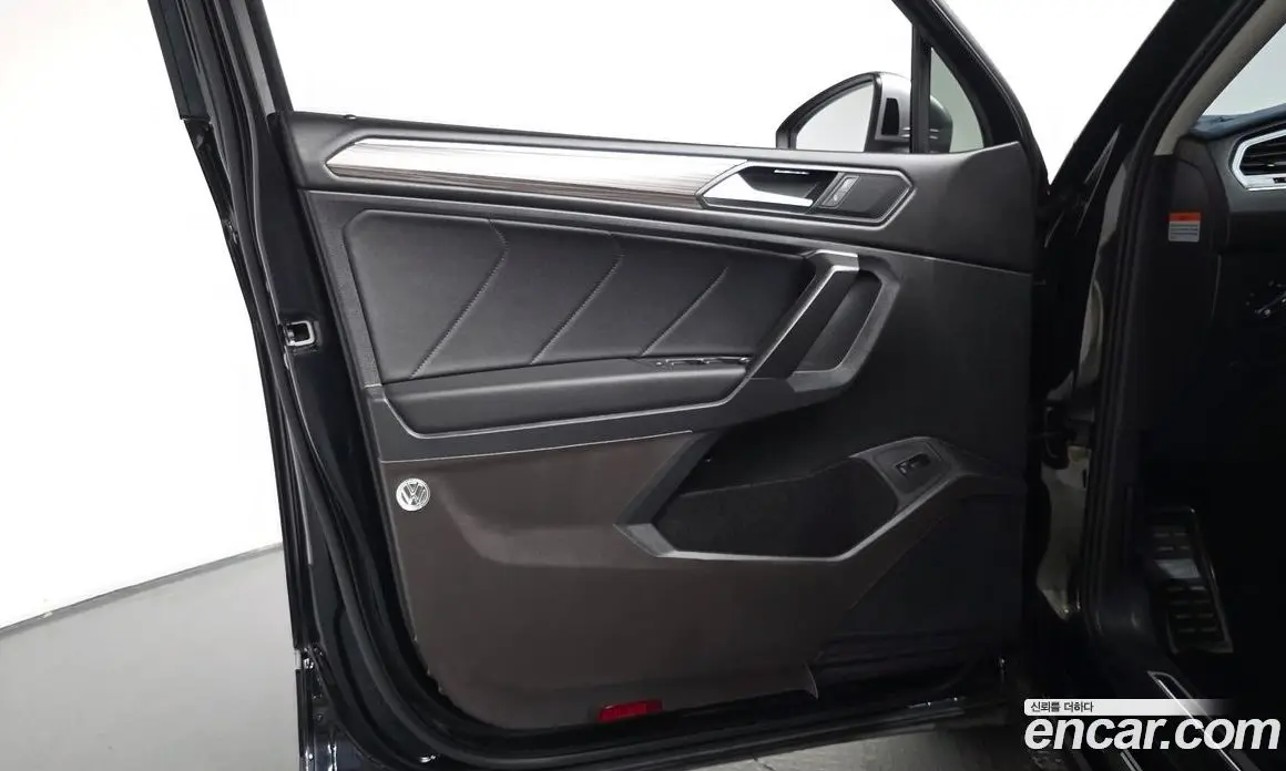 Volkswagen Tiguan 2023 2.0 автомат (гидро), фото 13