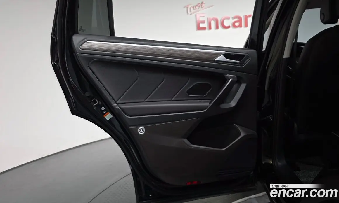 Volkswagen Tiguan 2023 2.0 автомат (гидро), фото 14