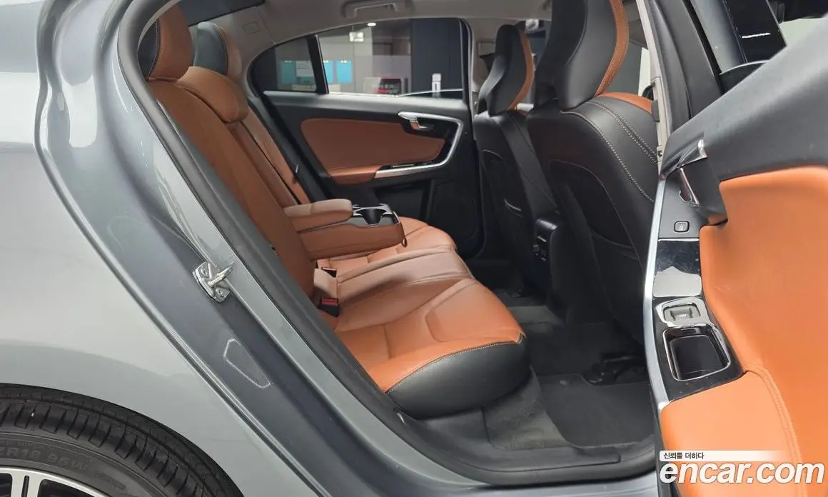Volvo S60 2018 2.0 автомат (гидро), фото 18 Volvo S60 2018 2.0 автомат (гидро), фото 18