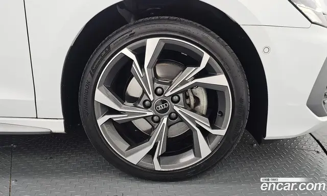 Audi A3 2023 2.0 автомат (гидро), миниатюра 5 Audi A3 2023 2.0 автомат (гидро), миниатюра 5