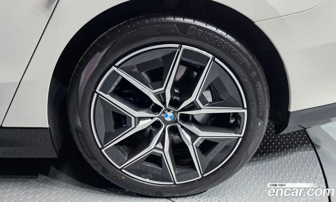 BMW 5 серия 2025 2.0 автомат (гидро), фото 7
