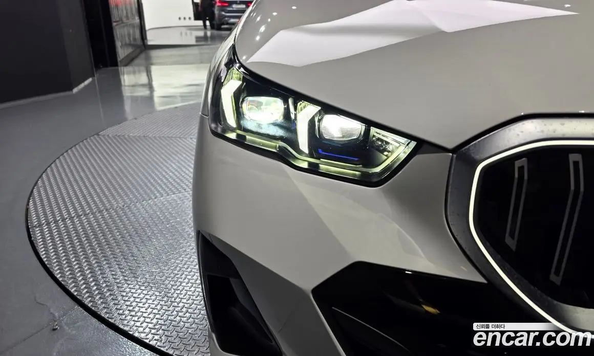 BMW 5 серия 2025 2.0 автомат (гидро), фото 8