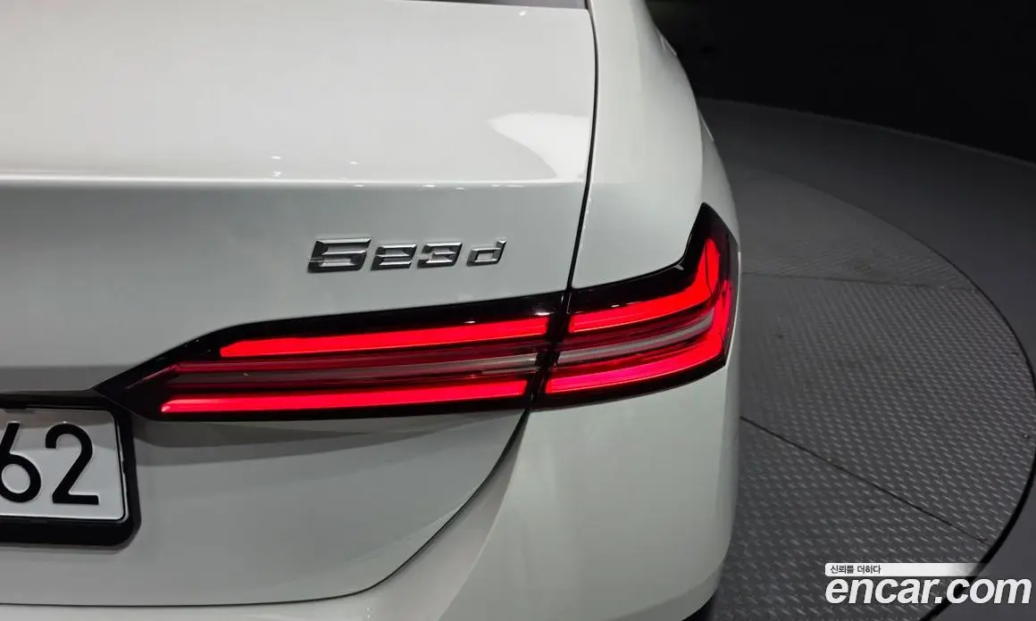 BMW 5 серия 2025 2.0 автомат (гидро), фото 9