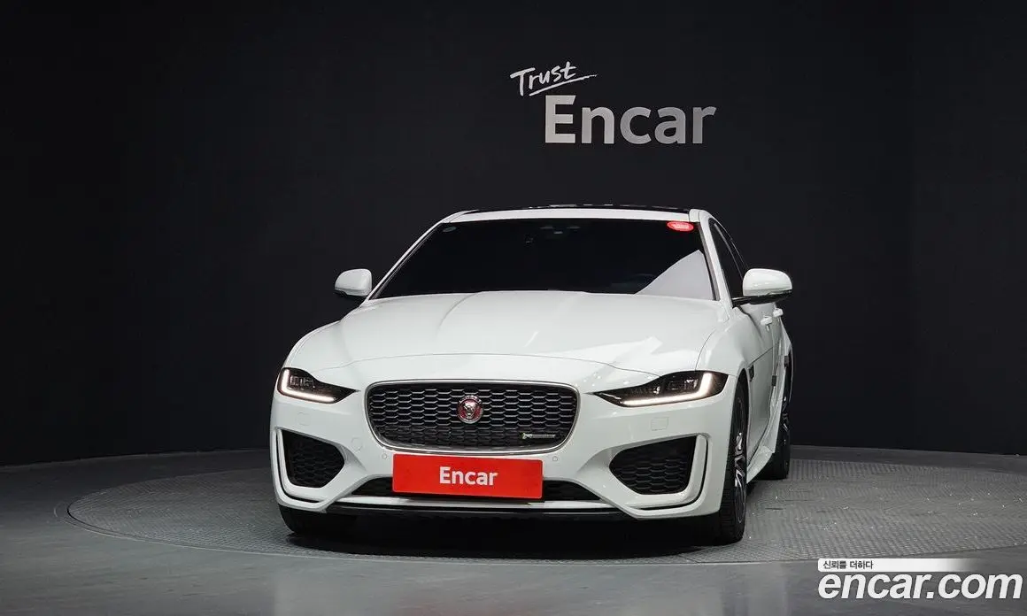 Jaguar XE 2020 2.0 автомат (гидро), фото 3 Jaguar XE 2020 2.0 автомат (гидро), фото 3