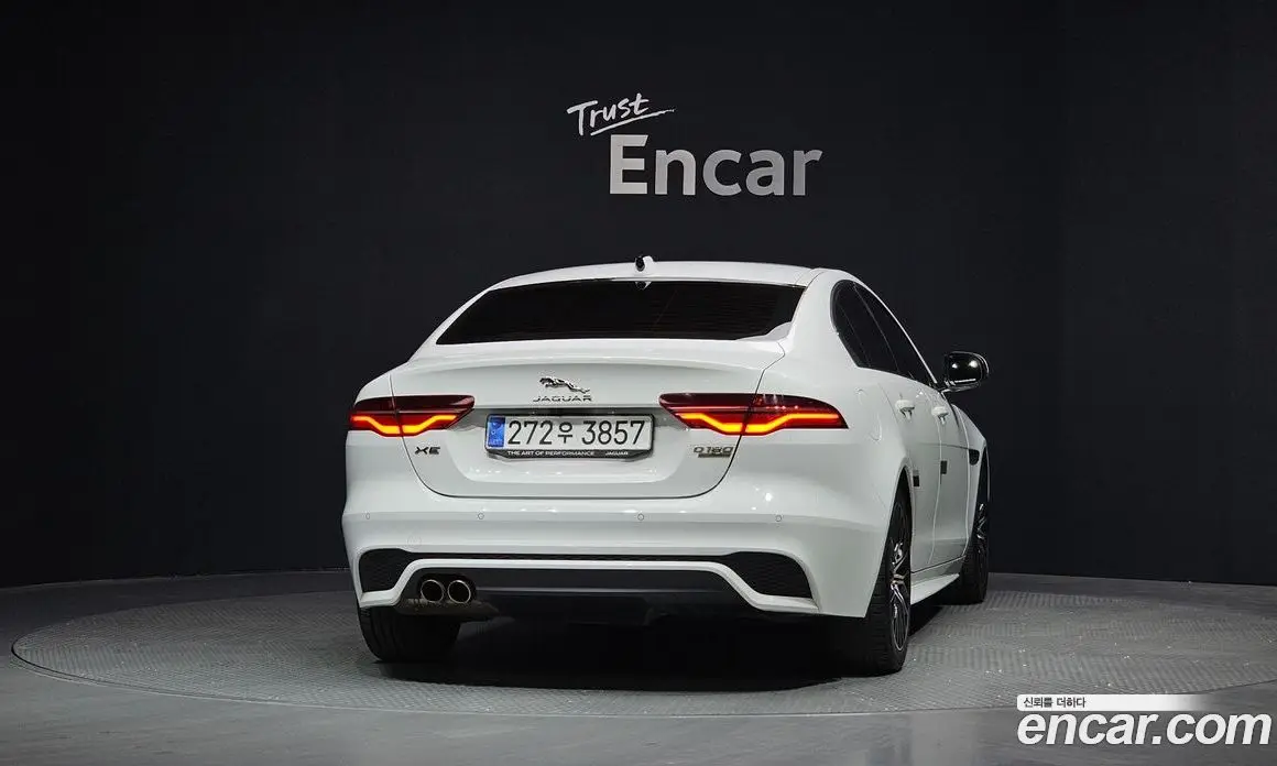 Jaguar XE 2020 2.0 автомат (гидро), фото 4 Jaguar XE 2020 2.0 автомат (гидро), фото 4