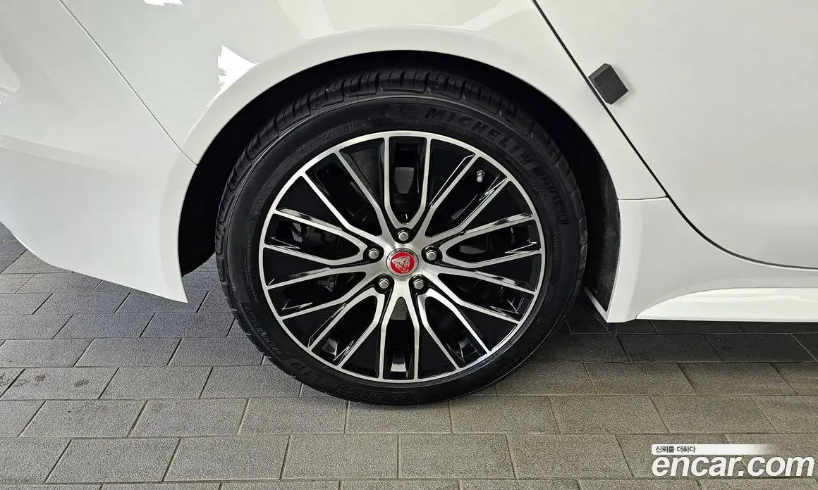 Jaguar XE 2020 2.0 автомат (гидро), фото 5 Jaguar XE 2020 2.0 автомат (гидро), фото 5