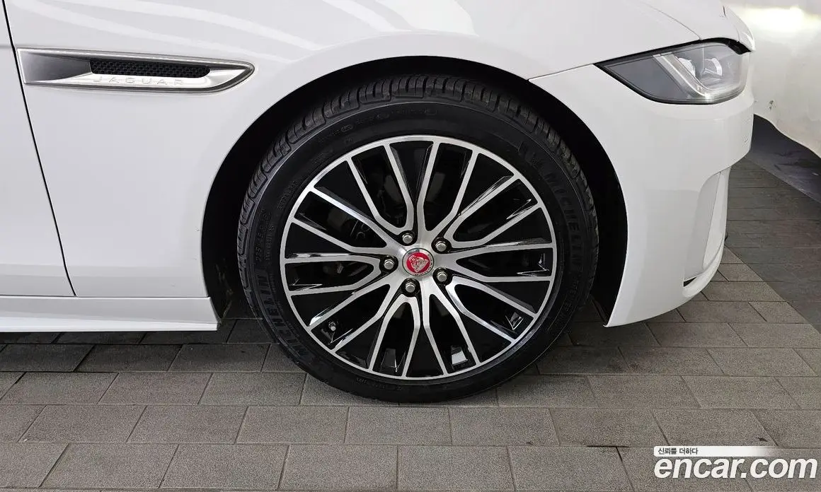 Jaguar XE 2020 2.0 автомат (гидро), фото 7 Jaguar XE 2020 2.0 автомат (гидро), фото 7