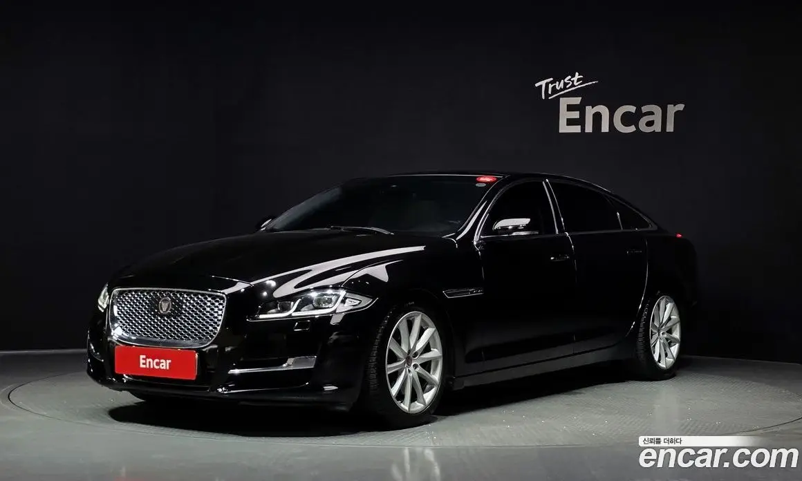 Jaguar XJ 2016 3.0 автомат (гидро), фото 1 Jaguar XJ 2016 3.0 автомат (гидро), фото 1