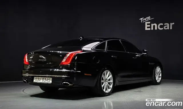 Jaguar XJ 2016 3.0 автомат (гидро), миниатюра 2 Jaguar XJ 2016 3.0 автомат (гидро), миниатюра 2