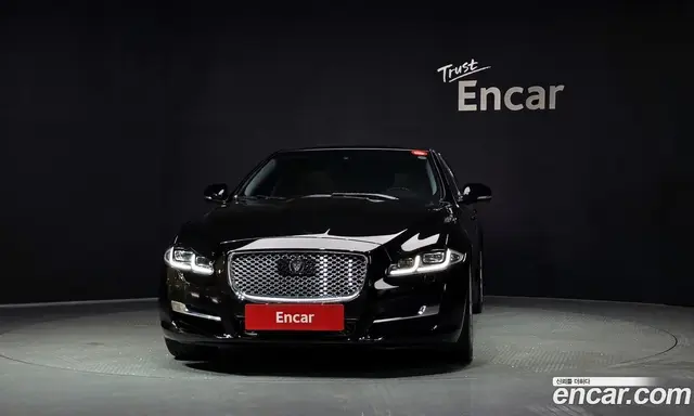 Jaguar XJ 2016 3.0 автомат (гидро), миниатюра 3 Jaguar XJ 2016 3.0 автомат (гидро), миниатюра 3