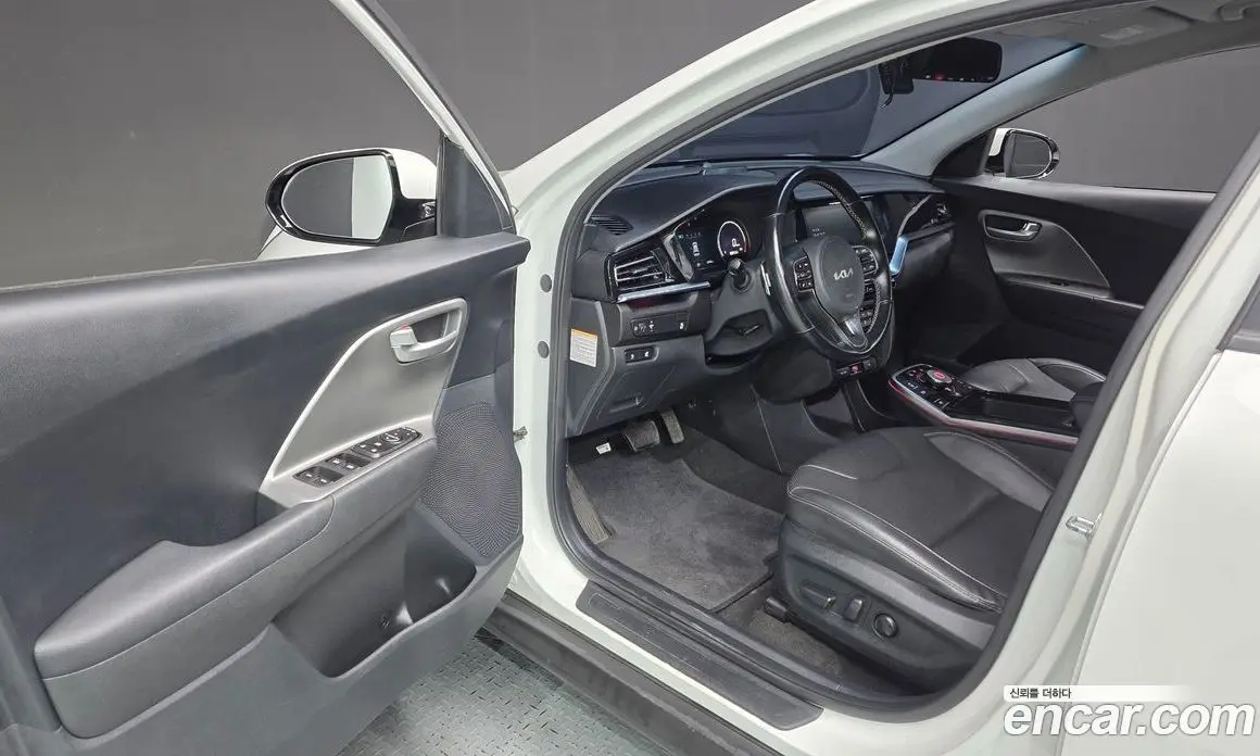 Kia Niro 2023 0.2 автомат (гидро), фото 13 Kia Niro 2023 0.2 автомат (гидро), фото 13