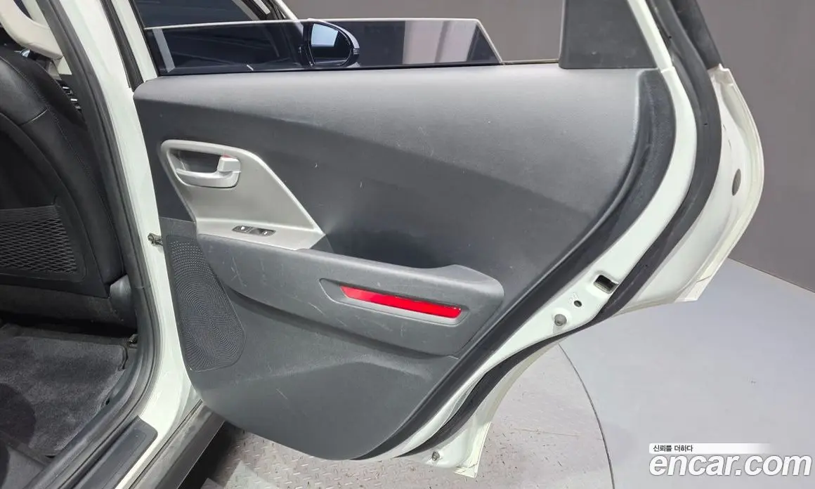 Kia Niro 2023 0.2 автомат (гидро), фото 15 Kia Niro 2023 0.2 автомат (гидро), фото 15