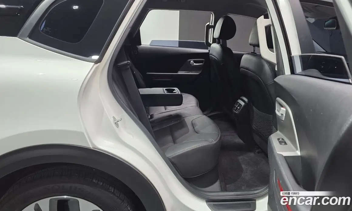 Kia Niro 2023 0.2 автомат (гидро), фото 17 Kia Niro 2023 0.2 автомат (гидро), фото 17