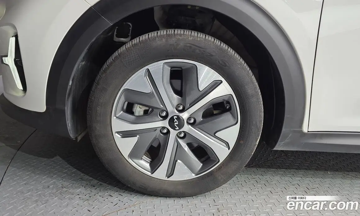 Kia Niro 2023 0.2 автомат (гидро), фото 5 Kia Niro 2023 0.2 автомат (гидро), фото 5
