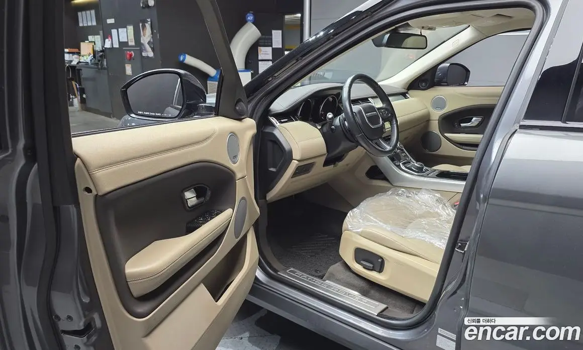 Land Rover Range Rover Evoque 2017 2.0 автомат (гидро), фото 10 Land Rover Range Rover Evoque 2017 2.0 автомат (гидро), фото 10