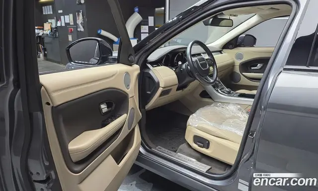 Land Rover Range Rover Evoque 2017 2.0 автомат (гидро), миниатюра 10 Land Rover Range Rover Evoque 2017 2.0 автомат (гидро), миниатюра 10