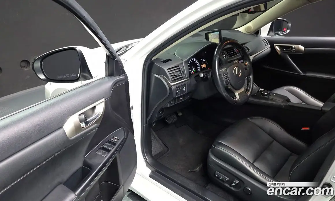 Lexus CT200h 2016 1.8 автомат (гидро), фото 12 Lexus CT200h 2016 1.8 автомат (гидро), фото 12