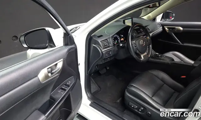 Lexus CT200h 2016 1.8 автомат (гидро), миниатюра 12
