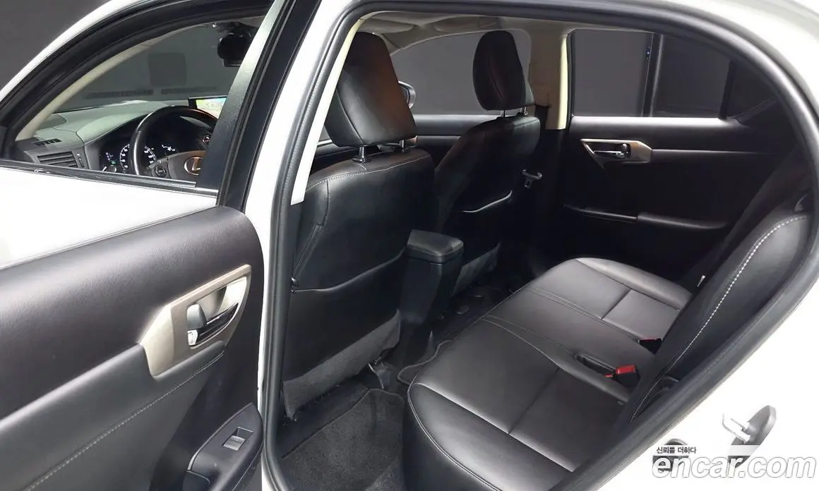 Lexus CT200h 2016 1.8 автомат (гидро), фото 16 Lexus CT200h 2016 1.8 автомат (гидро), фото 16