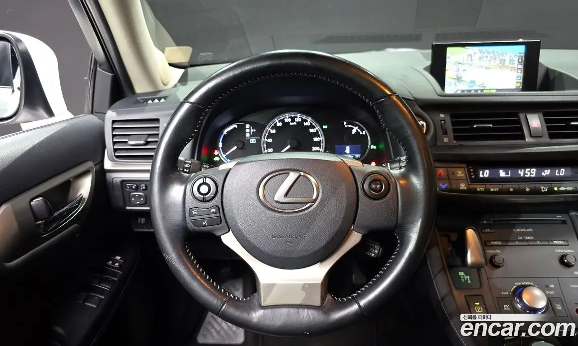 Lexus CT200h 2016 1.8 автомат (гидро), фото 18 Lexus CT200h 2016 1.8 автомат (гидро), фото 18