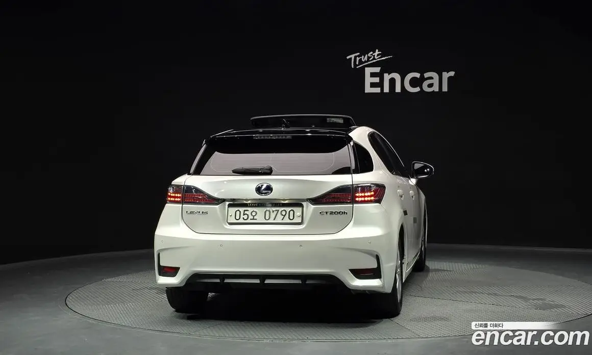 Lexus CT200h 2016 1.8 автомат (гидро), фото 3 Lexus CT200h 2016 1.8 автомат (гидро), фото 3