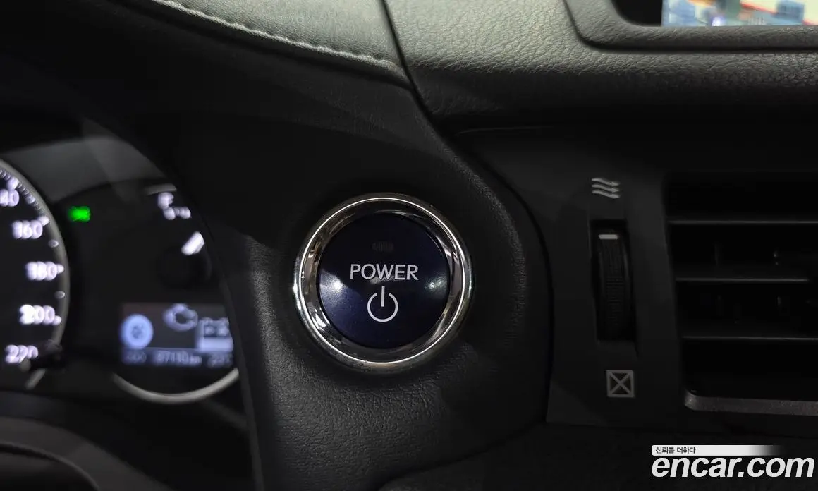 Lexus CT200h 2016 1.8 автомат (гидро), фото 26 Lexus CT200h 2016 1.8 автомат (гидро), фото 26