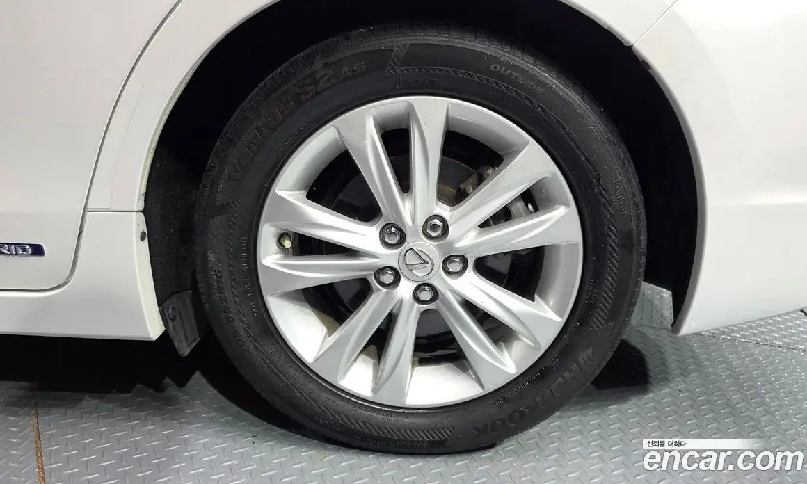 Lexus CT200h 2016 1.8 автомат (гидро), фото 6 Lexus CT200h 2016 1.8 автомат (гидро), фото 6