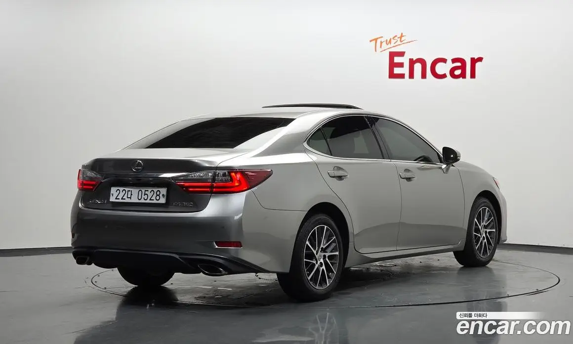 Lexus ES 2016 3.5 автомат (гидро), фото 2 Lexus ES 2016 3.5 автомат (гидро), фото 2