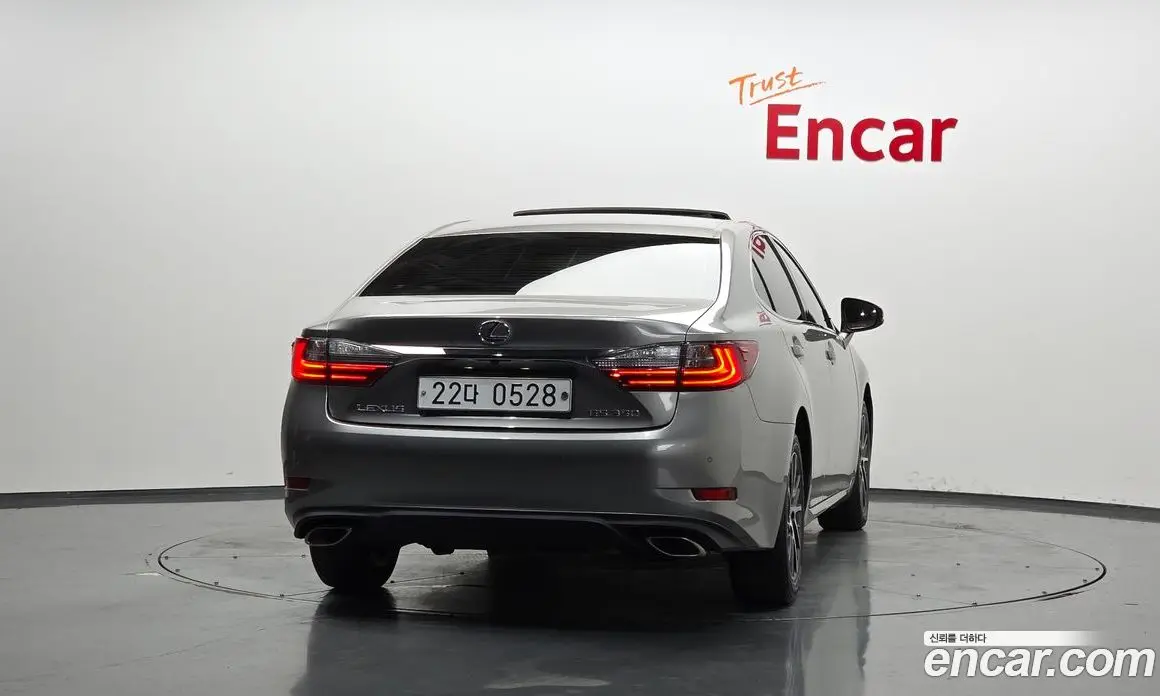 Lexus ES 2016 3.5 автомат (гидро), фото 4 Lexus ES 2016 3.5 автомат (гидро), фото 4