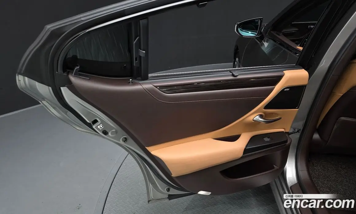 Lexus ES 2018 2.5 автомат (гидро), фото 15 Lexus ES 2018 2.5 автомат (гидро), фото 15