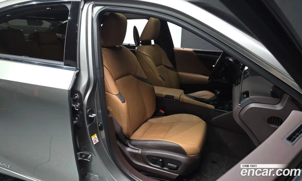 Lexus ES 2018 2.5 автомат (гидро), фото 16 Lexus ES 2018 2.5 автомат (гидро), фото 16
