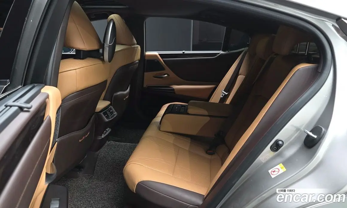 Lexus ES 2018 2.5 автомат (гидро), фото 17 Lexus ES 2018 2.5 автомат (гидро), фото 17