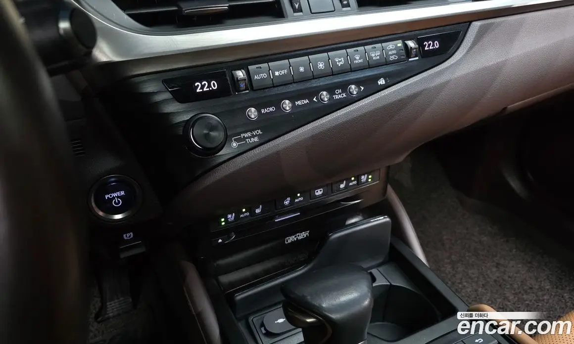 Lexus ES 2018 2.5 автомат (гидро), фото 23 Lexus ES 2018 2.5 автомат (гидро), фото 23
