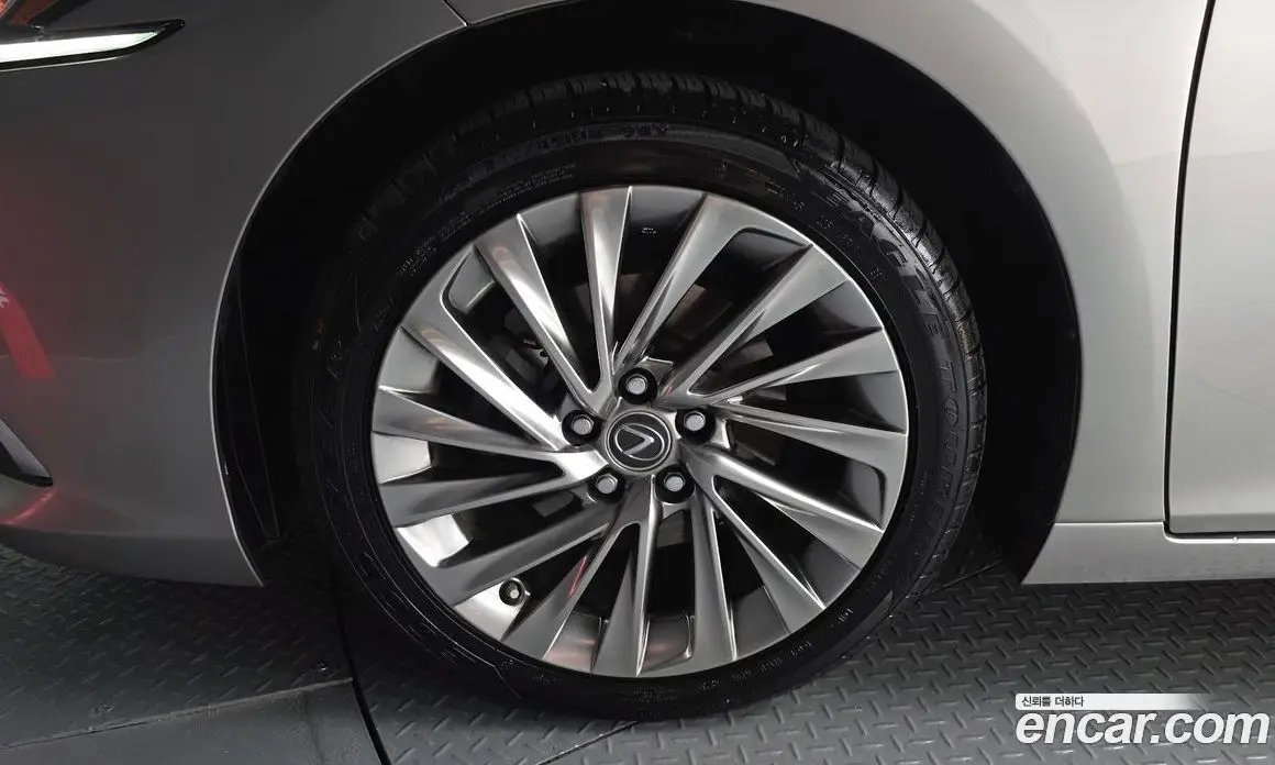Lexus ES 2018 2.5 автомат (гидро), фото 5 Lexus ES 2018 2.5 автомат (гидро), фото 5