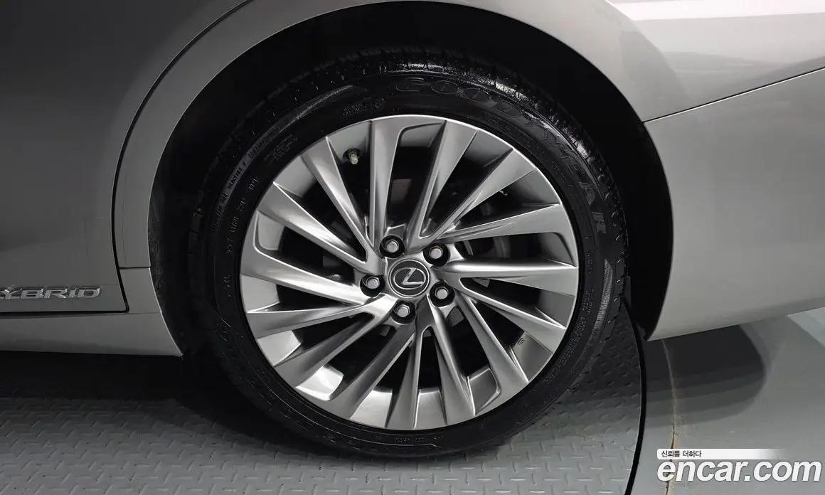 Lexus ES 2018 2.5 автомат (гидро), фото 7 Lexus ES 2018 2.5 автомат (гидро), фото 7