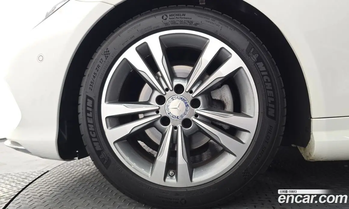 Mercedes-Benz E-Class 2013 2.0 автомат (гидро), фото 5 Mercedes-Benz E-Class 2013 2.0 автомат (гидро), фото 5
