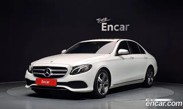 Mercedes-Benz E-Class 2018 2.0 автомат (гидро), миниатюра 1 Mercedes-Benz E-Class 2018 2.0 автомат (гидро), миниатюра 1