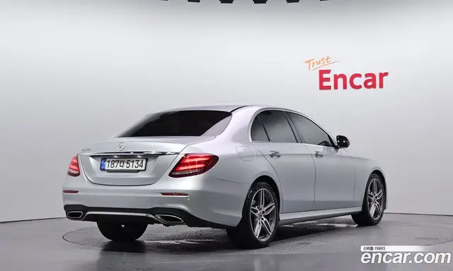 Mercedes-Benz E-Class 2019 2.0 автомат (гидро), миниатюра 2