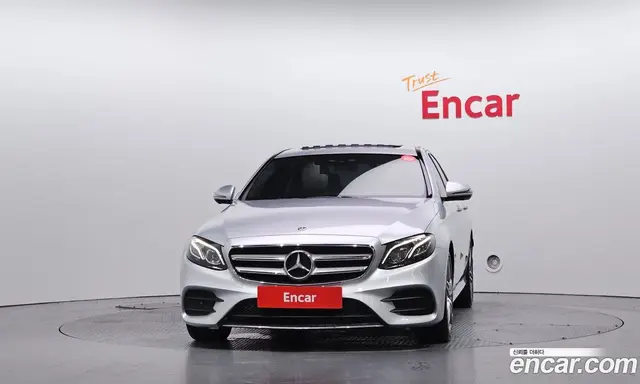 Mercedes-Benz E-Class 2019 2.0 автомат (гидро), миниатюра 3