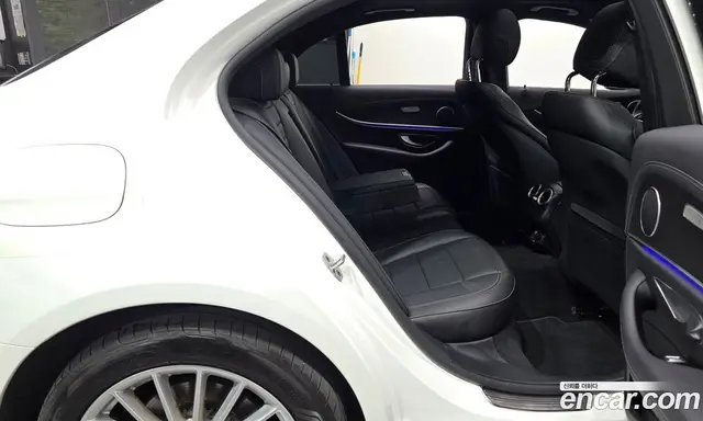 Mercedes-Benz E-Class 2022 2.0 автомат (гидро), миниатюра 12